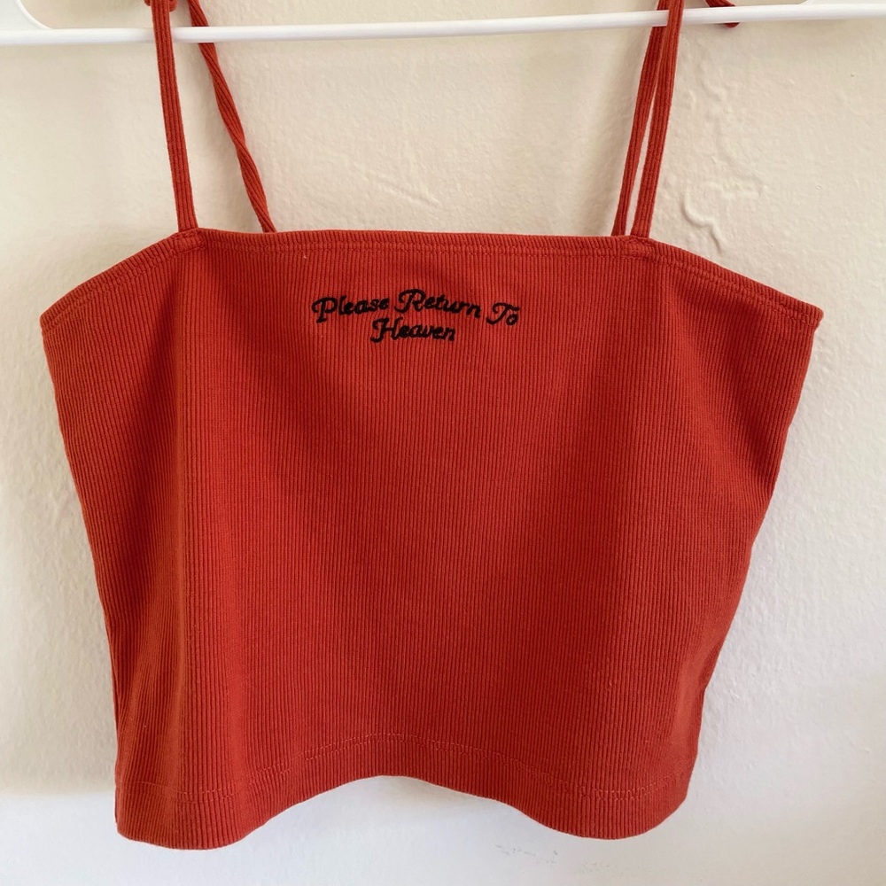 - Orange tank top - You can tie the shoulder straps